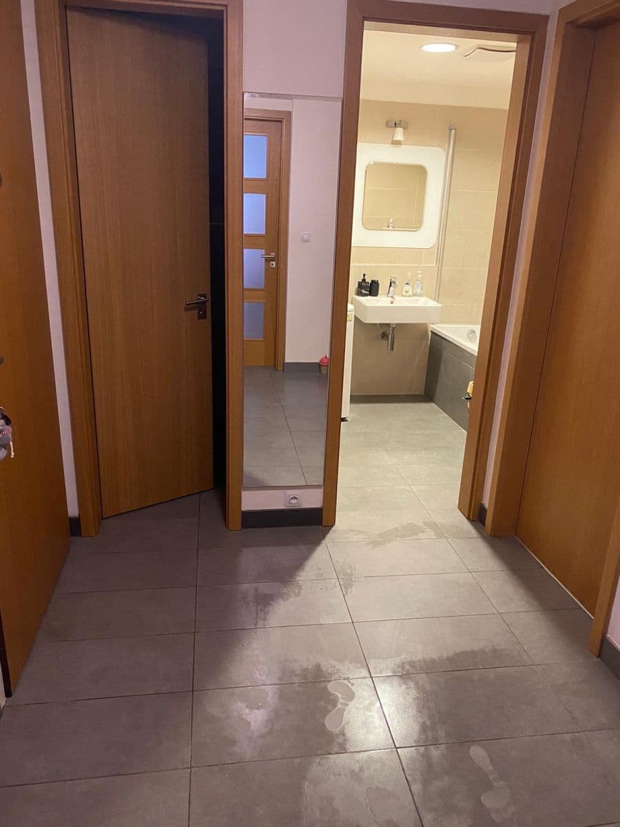 Pronájem bytu 2+kk 57 m², Komunardů, Praha, Praha Pronájem bytu 2+kk 57 m², Komunardů, Praha, Praha