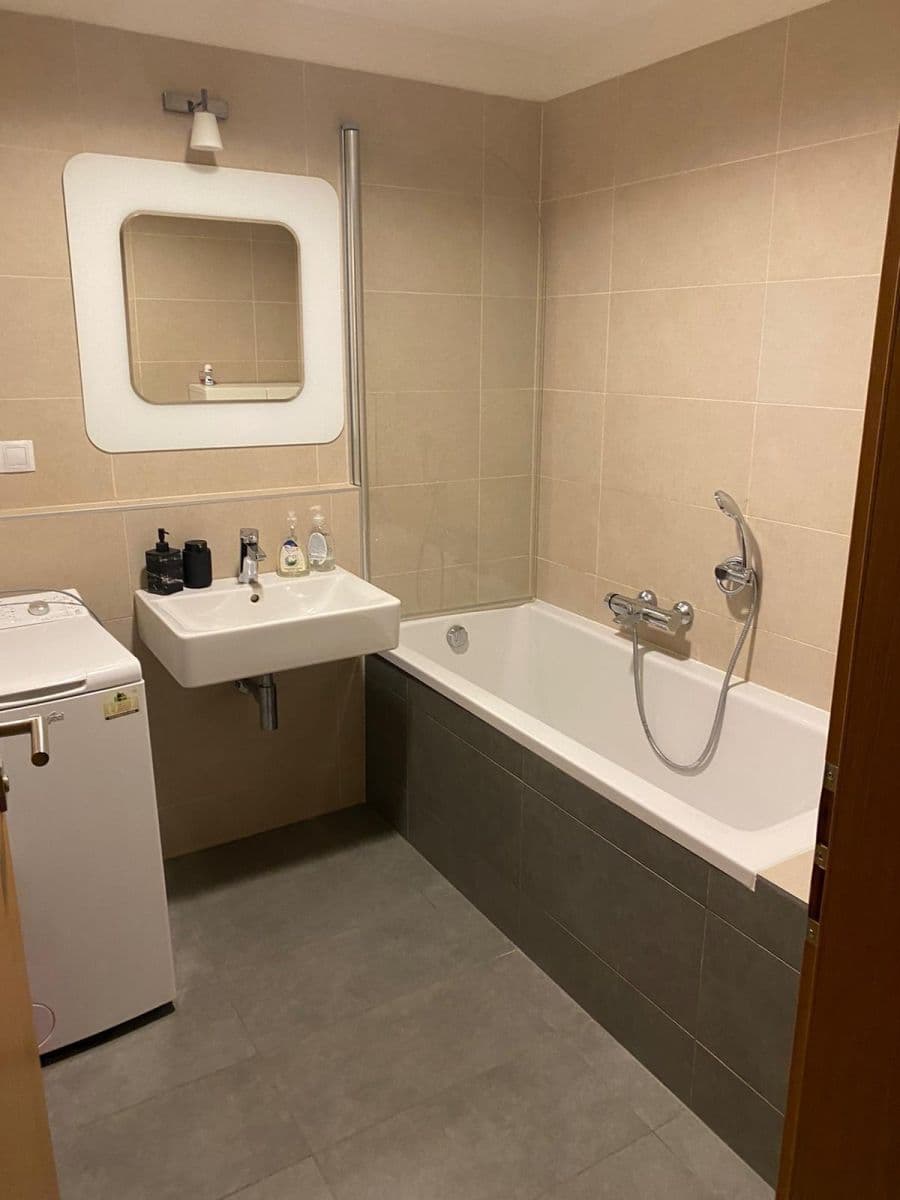 Pronájem bytu 2+kk 57 m², Komunardů, Praha, Praha Pronájem bytu 2+kk 57 m², Komunardů, Praha, Praha