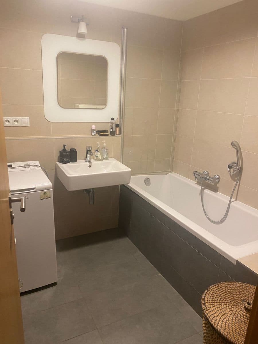 Pronájem bytu 2+kk 57 m², Komunardů, Praha, Praha Pronájem bytu 2+kk 57 m², Komunardů, Praha, Praha