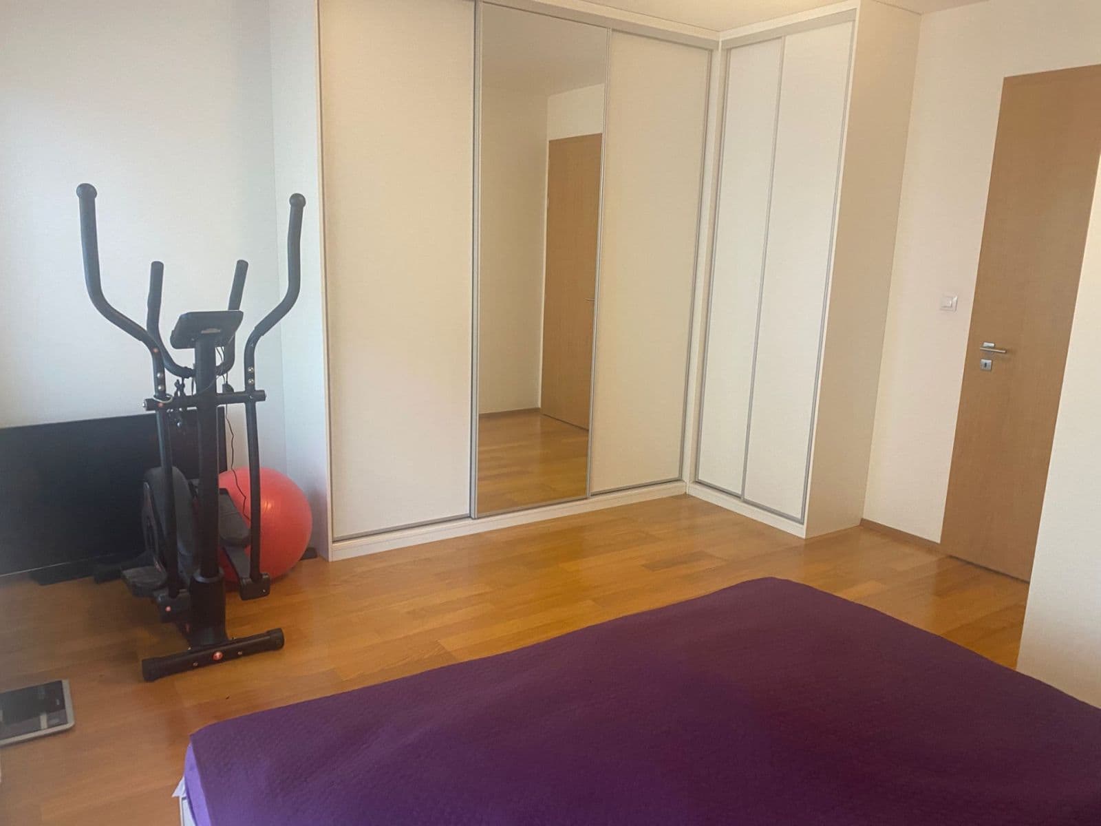 Pronájem bytu 2+kk 57 m², Komunardů, Praha, Praha Pronájem bytu 2+kk 57 m², Komunardů, Praha, Praha