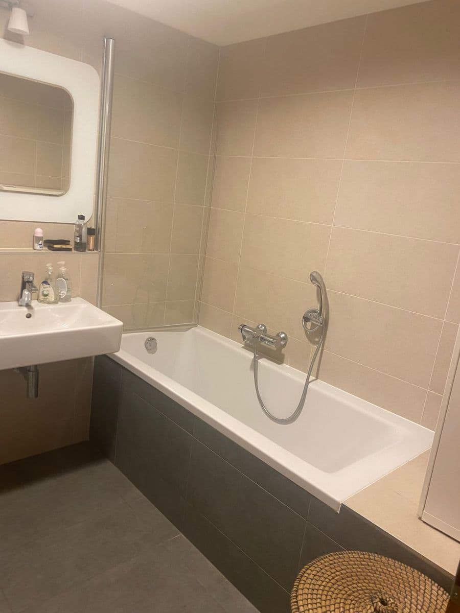 Pronájem bytu 2+kk 57 m², Komunardů, Praha, Praha Pronájem bytu 2+kk 57 m², Komunardů, Praha, Praha