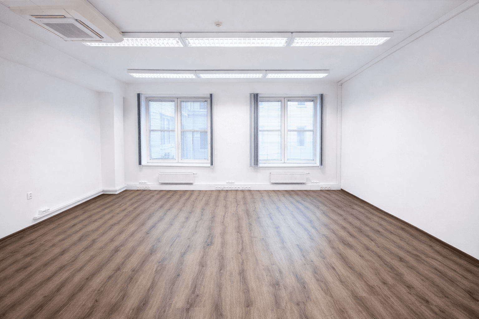 Pronájem kanceláře 18 m², Bělehradská, Praha, Praha Pronájem kanceláře 18 m², Bělehradská, Praha, Praha