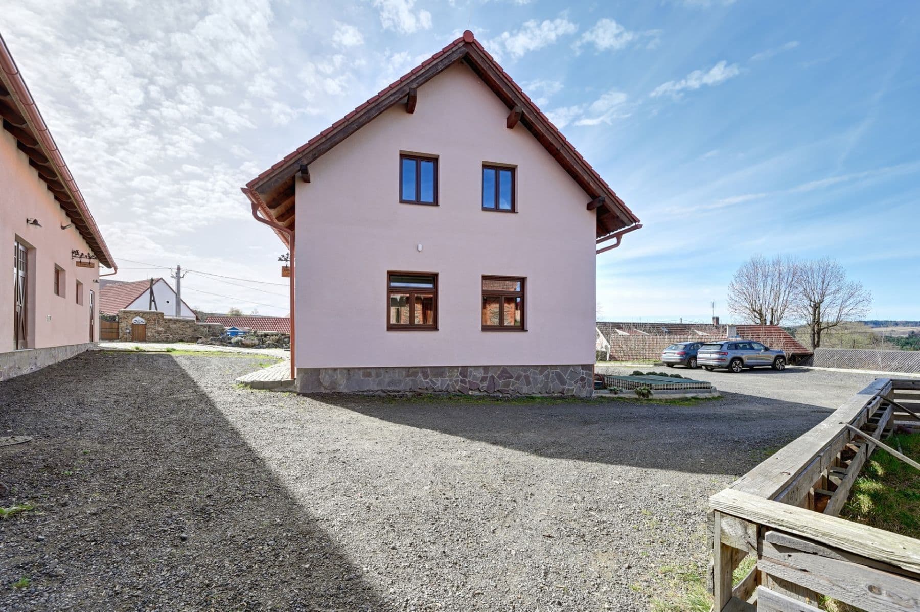 Prodej domu 623 m², pozemek 2.938 m², Loket, Středočeský kraj Prodej domu 623 m², pozemek 2.938 m², Loket, Středočeský kraj