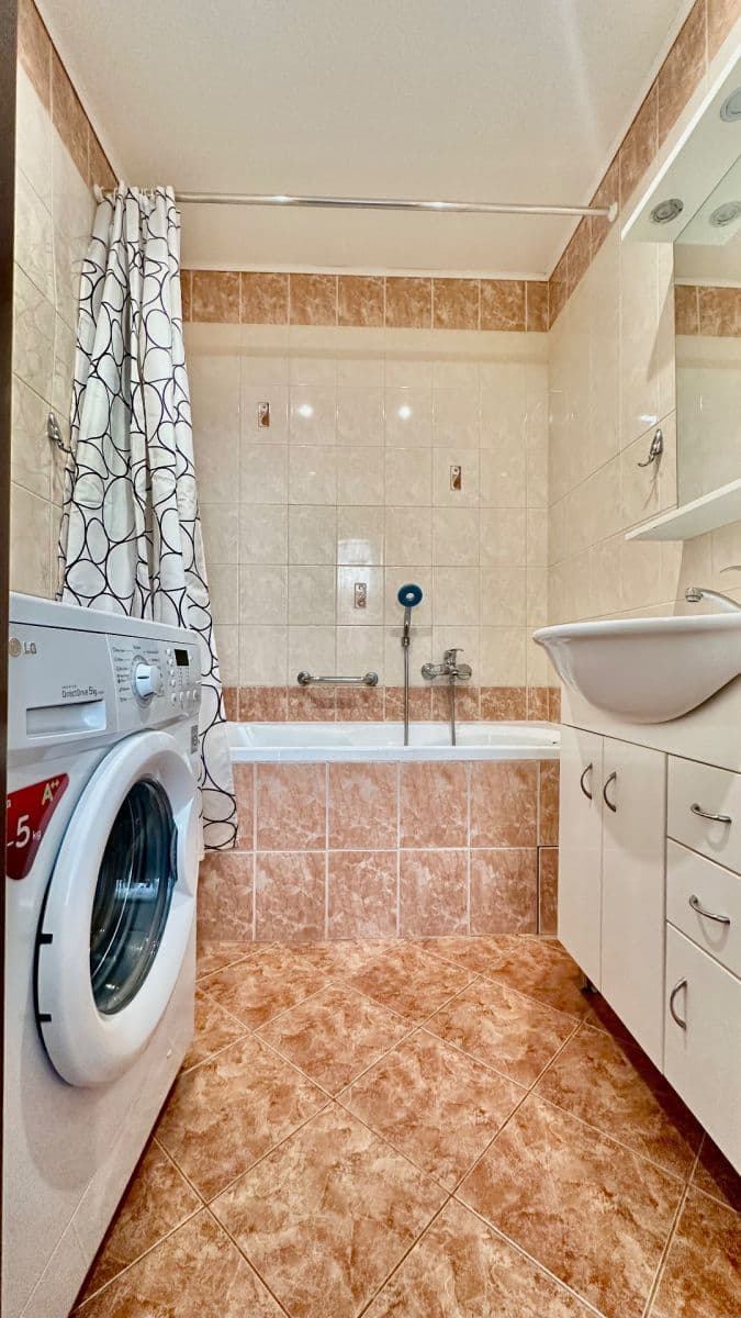 Prodej bytu 2+1 70 m², Lidická třída, České Budějovice, Jihočeský kraj Prodej bytu 2+1 70 m², Lidická třída, České Budějovice, Jihočeský kraj