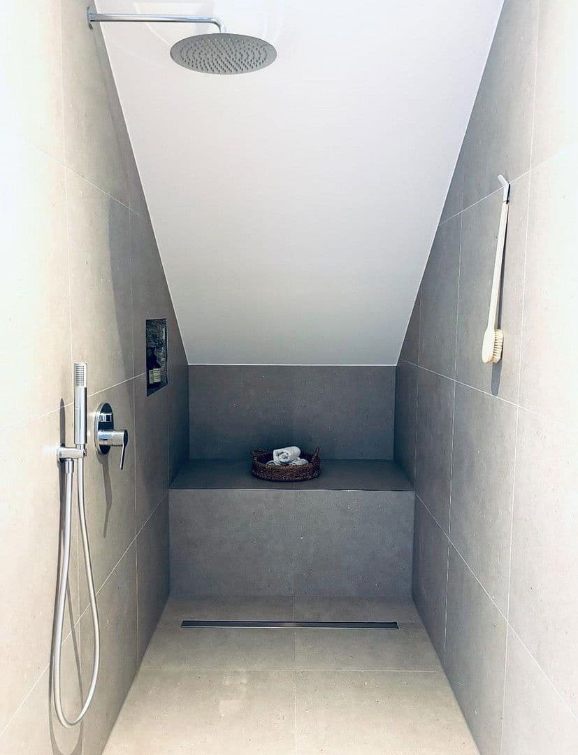 Prodej domu 155 m², pozemek 352 m², Rottenburg am Neckar, Bádensko-Württembersko Prodej domu 155 m², pozemek 352 m², Rottenburg am Neckar, Bádensko-Württembersko