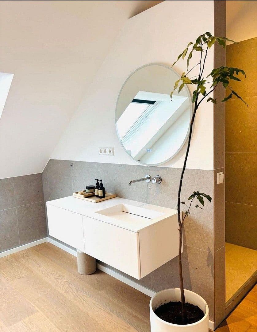 Prodej domu 155 m², pozemek 352 m², Rottenburg am Neckar, Bádensko-Württembersko Prodej domu 155 m², pozemek 352 m², Rottenburg am Neckar, Bádensko-Württembersko