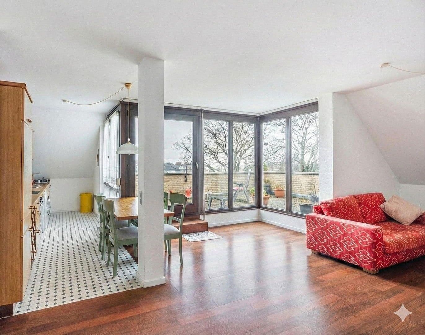 Pronájem bytu 2+1 75 m², Köln, Severní Porýní-Vestfálsko Pronájem bytu 2+1 75 m², Köln, Severní Porýní-Vestfálsko