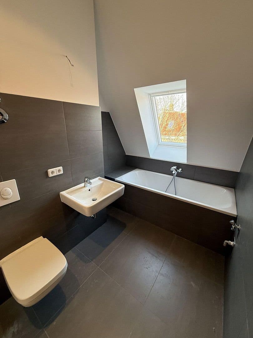 Pronájem bytu 2+1 79 m², Detmolder Straße, Berlin, Berlín Pronájem bytu 2+1 79 m², Detmolder Straße, Berlin, Berlín