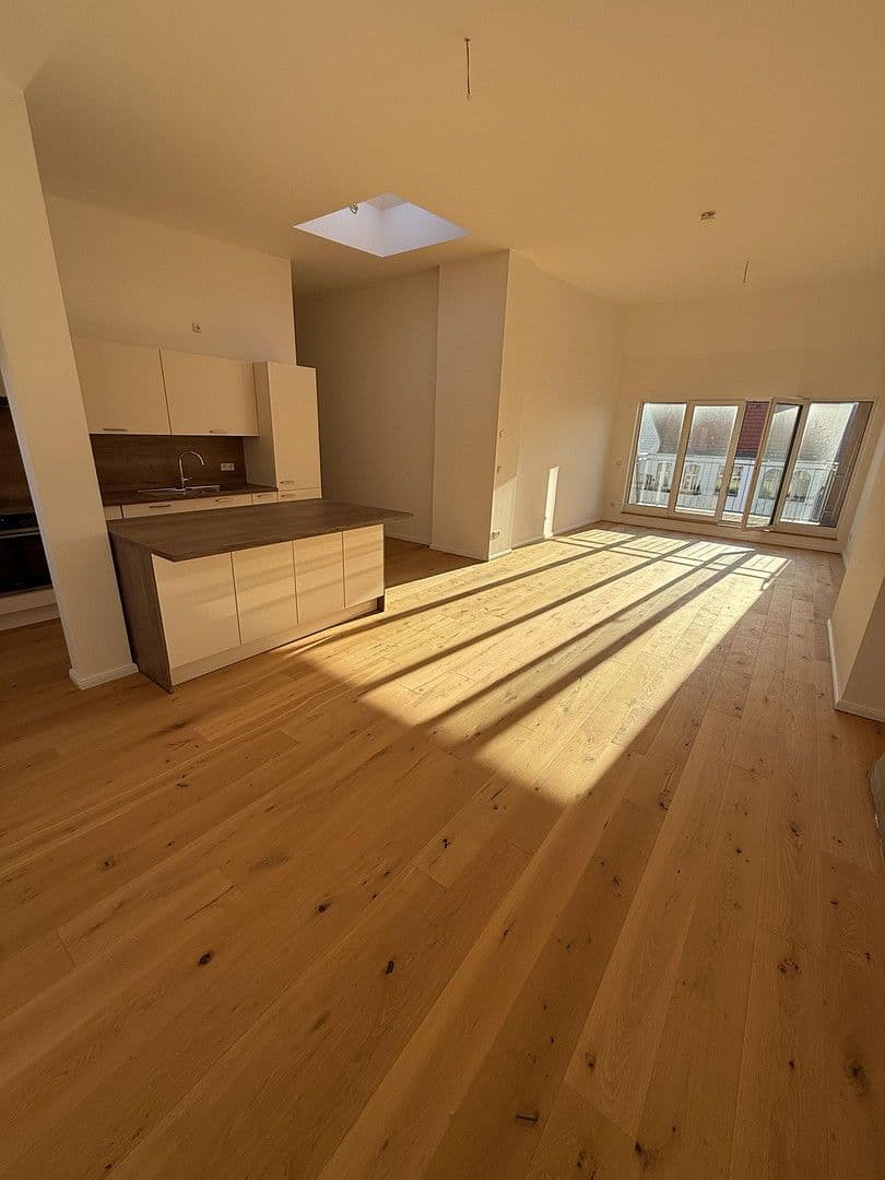 Pronájem bytu 2+1 79 m², Detmolder Straße, Berlin, Berlín Pronájem bytu 2+1 79 m², Detmolder Straße, Berlin, Berlín