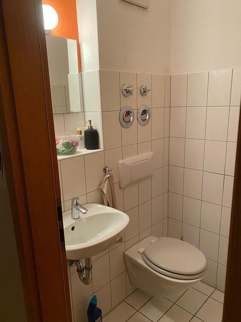 Pronájem bytu 2+1 56 m², Unterer Mühlweg 9, Reutlingen, Bádensko-Württembersko Pronájem bytu 2+1 56 m², Unterer Mühlweg 9, Reutlingen, Bádensko-Württembersko