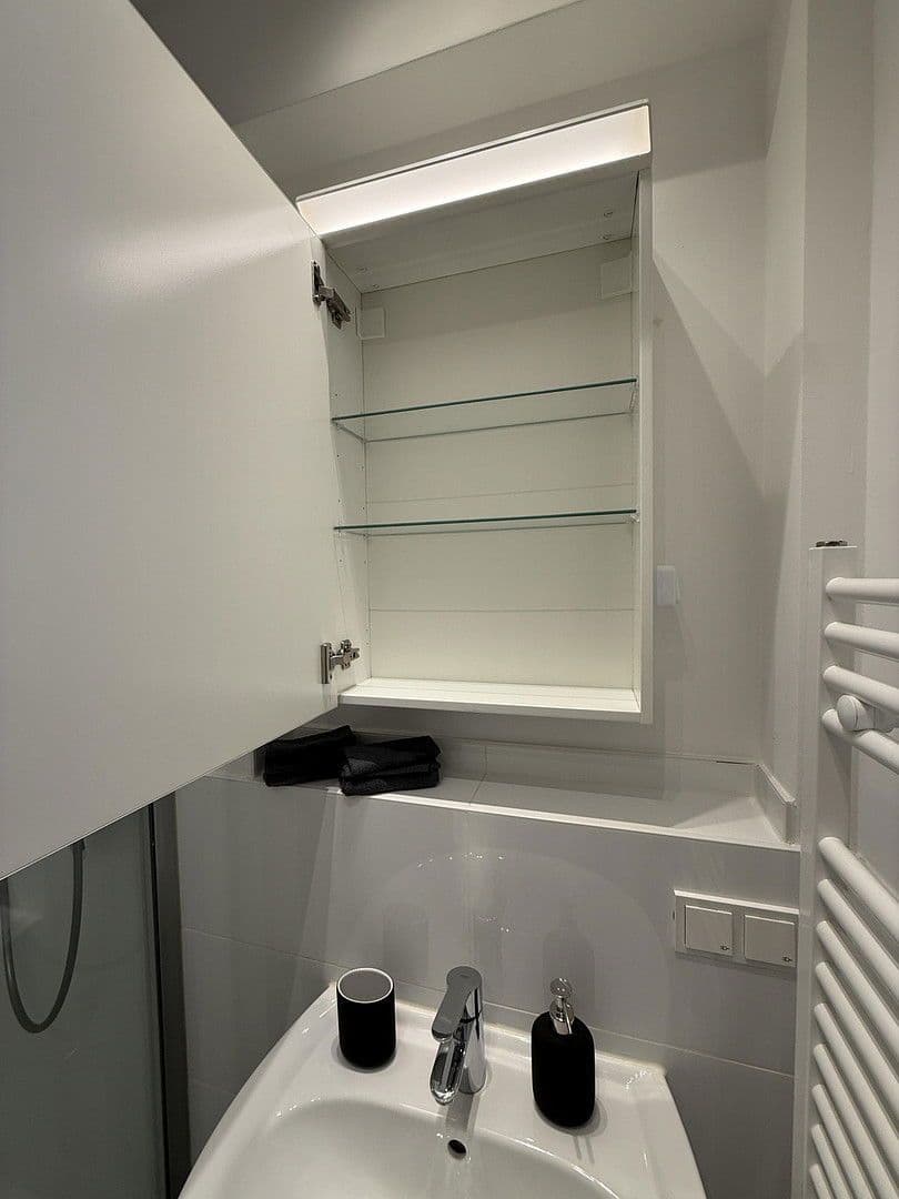 Pronájem bytu 1+1 27 m², Triftstr. 51, Frankfurt am Main, Hessen Pronájem bytu 1+1 27 m², Triftstr. 51, Frankfurt am Main, Hessen