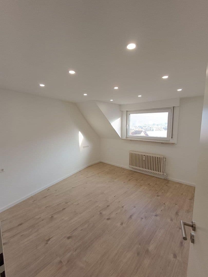 Pronájem bytu 3+1 53 m², Kirchstr. 12, Deizisau, Bádensko-Württembersko Pronájem bytu 3+1 53 m², Kirchstr. 12, Deizisau, Bádensko-Württembersko