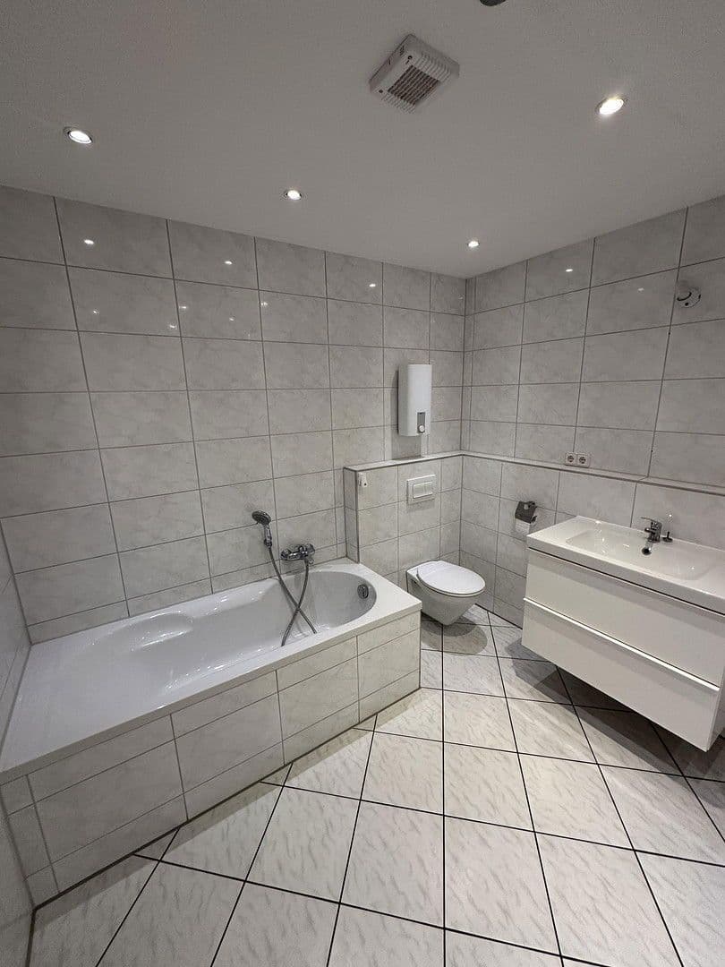 Pronájem bytu 4+1 142 m², Maria-Hilf-Straße 20, Berching, Bavorsko Pronájem bytu 4+1 142 m², Maria-Hilf-Straße 20, Berching, Bavorsko