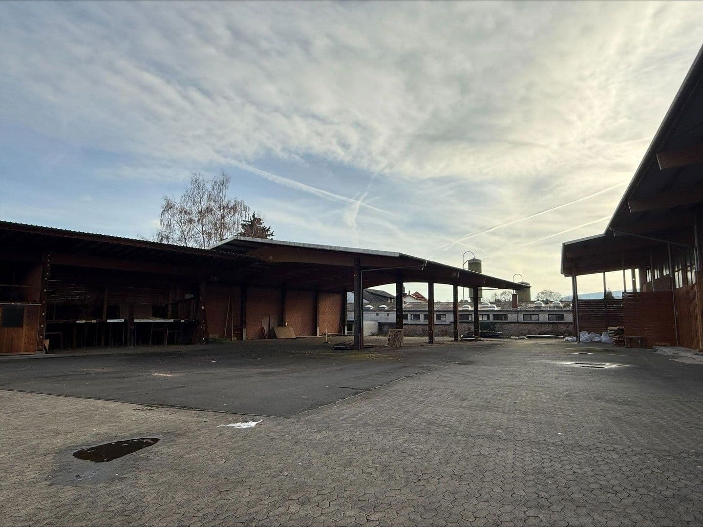 Prodej nebytového prostoru 10.000 m², Am Kies 26, Rotenburg an der Fulda, Hessen Prodej nebytového prostoru 10.000 m², Am Kies 26, Rotenburg an der Fulda, Hessen