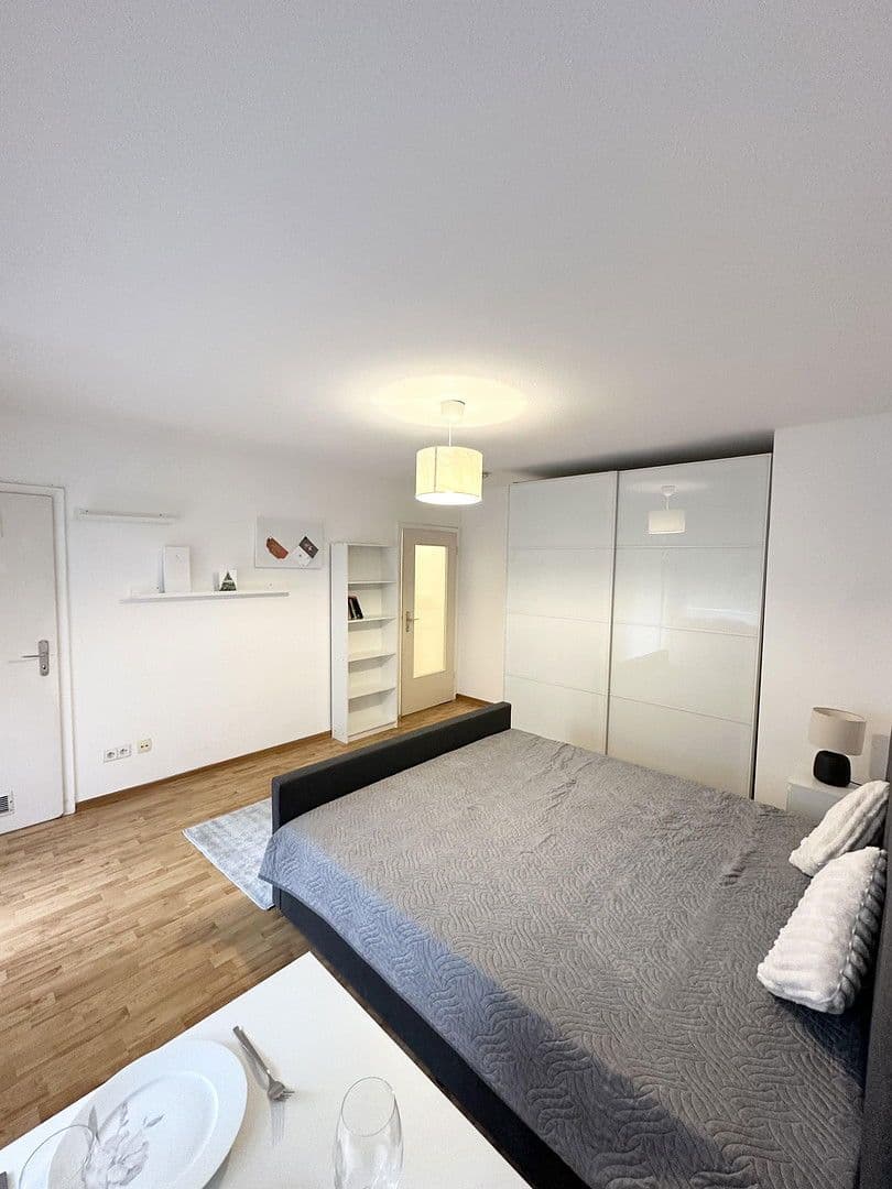 Pronájem bytu 1+kk 30 m², Stuttgart, Bádensko-Württembersko Pronájem bytu 1+kk 30 m², Stuttgart, Bádensko-Württembersko