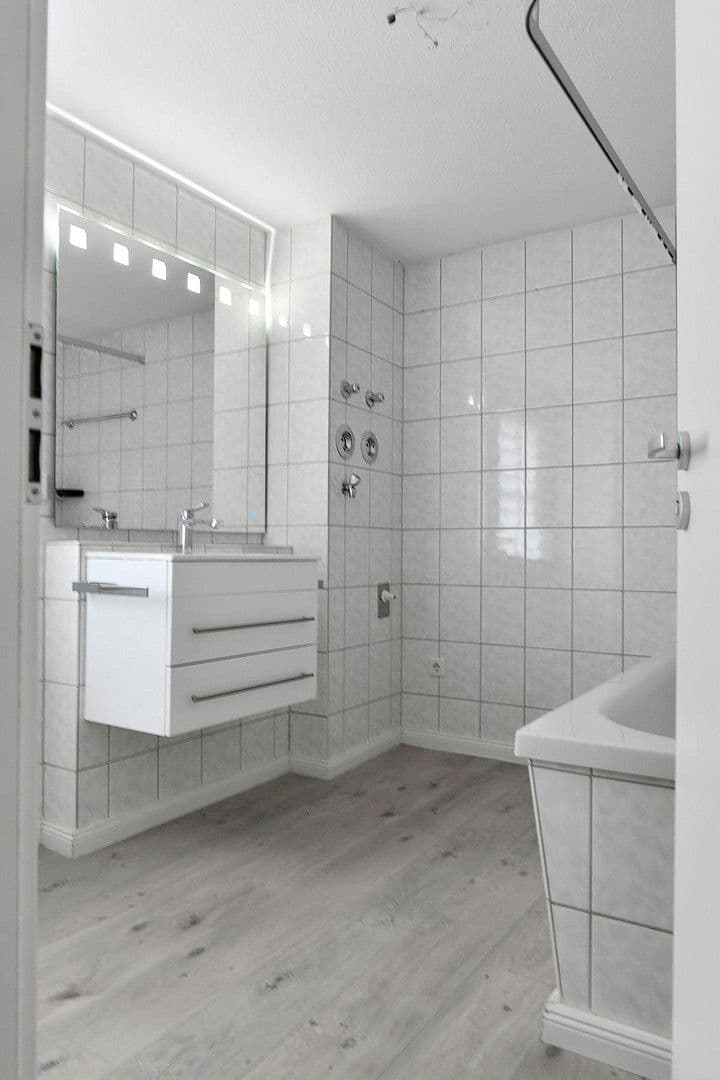Pronájem bytu 3+1 84 m², Meinhardswindener Str. 35, Ansbach, Bavorsko Pronájem bytu 3+1 84 m², Meinhardswindener Str. 35, Ansbach, Bavorsko