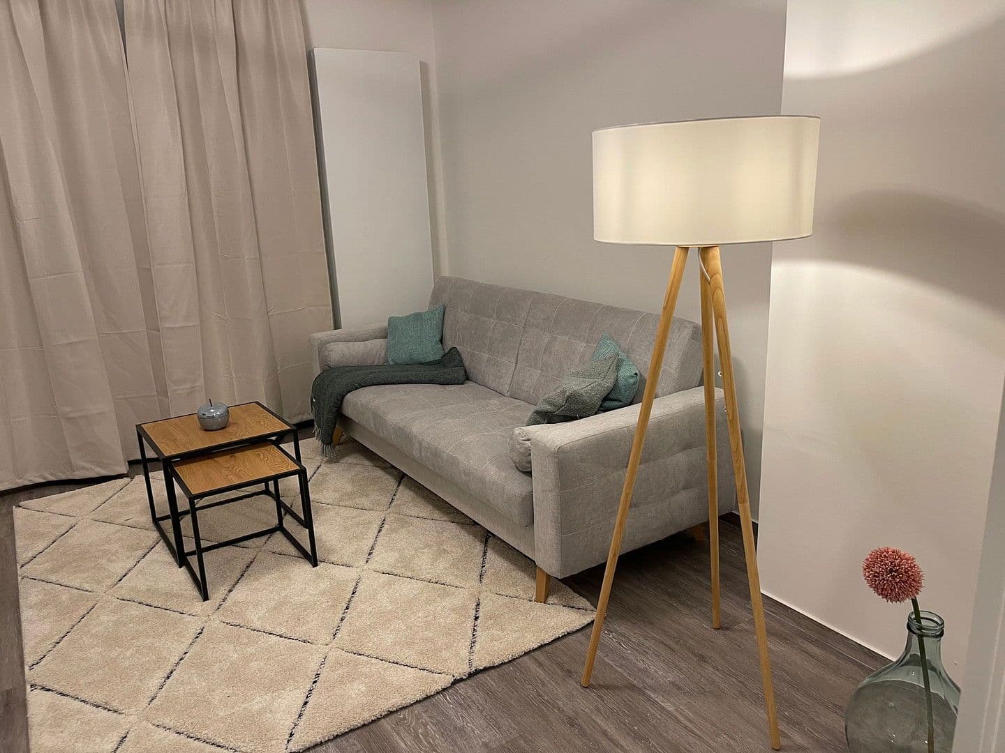 Pronájem bytu 2+1 54 m², Rauenthaler Straße 11A, Wiesbaden, Hessen Pronájem bytu 2+1 54 m², Rauenthaler Straße 11A, Wiesbaden, Hessen