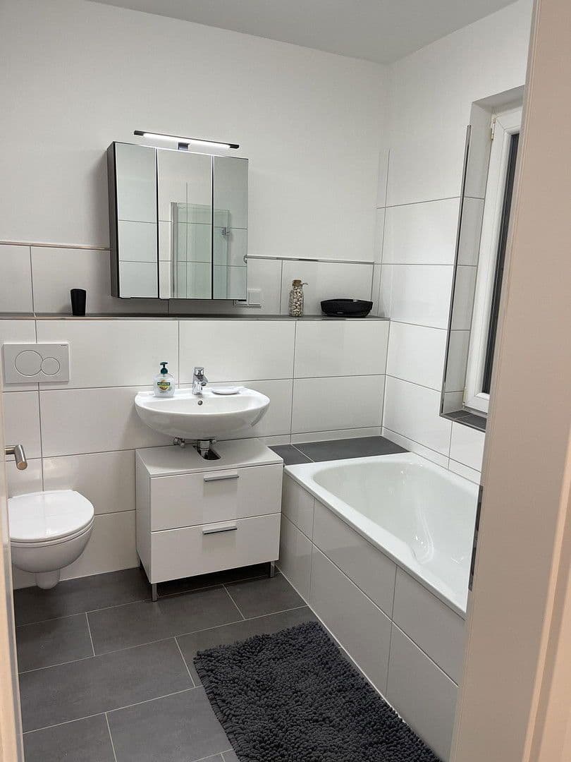 Pronájem bytu 2+1 54 m², Rauenthaler Straße 11A, Wiesbaden, Hessen Pronájem bytu 2+1 54 m², Rauenthaler Straße 11A, Wiesbaden, Hessen