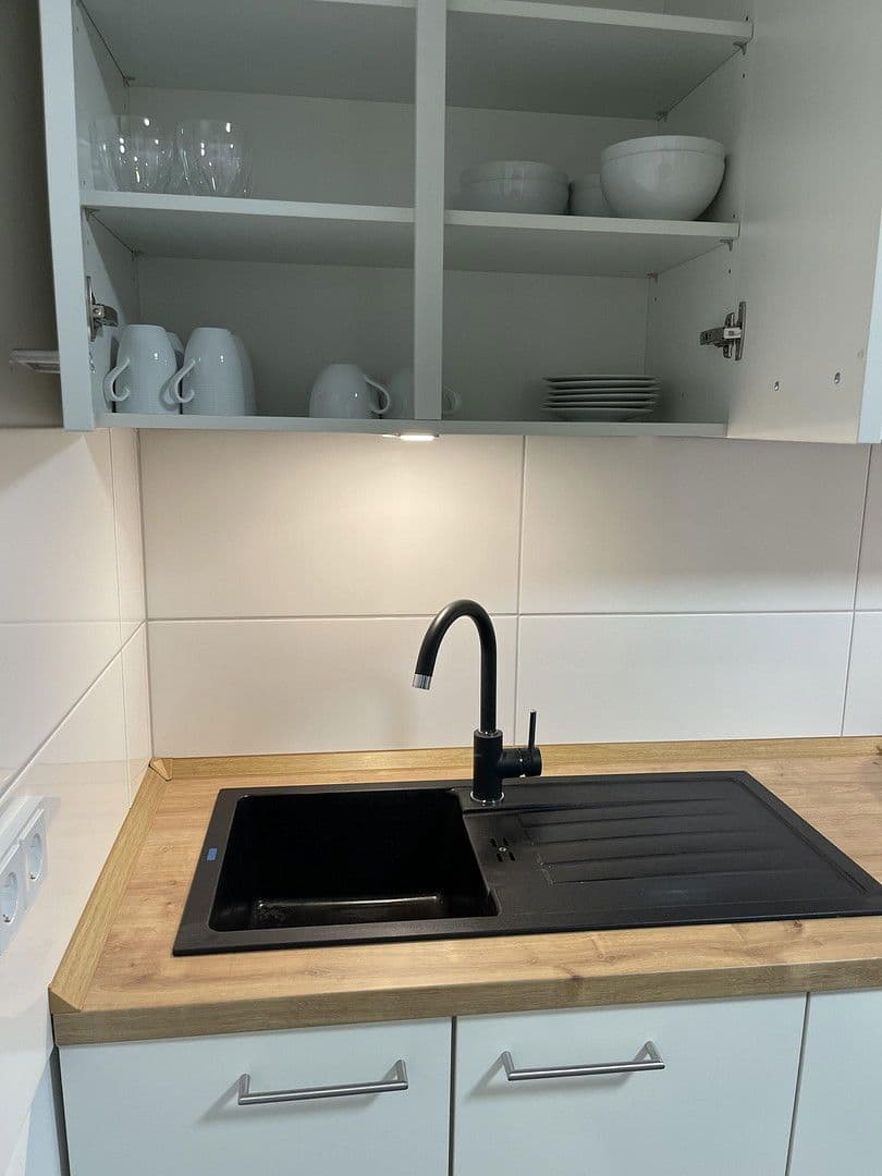 Pronájem bytu 2+1 54 m², Rauenthaler Straße 11A, Wiesbaden, Hessen Pronájem bytu 2+1 54 m², Rauenthaler Straße 11A, Wiesbaden, Hessen