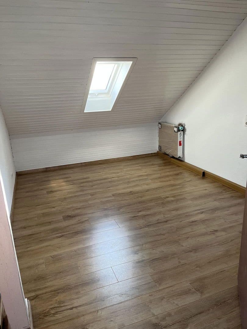 Pronájem bytu 5+1 100 m², Tamm, Bádensko-Württembersko Pronájem bytu 5+1 100 m², Tamm, Bádensko-Württembersko