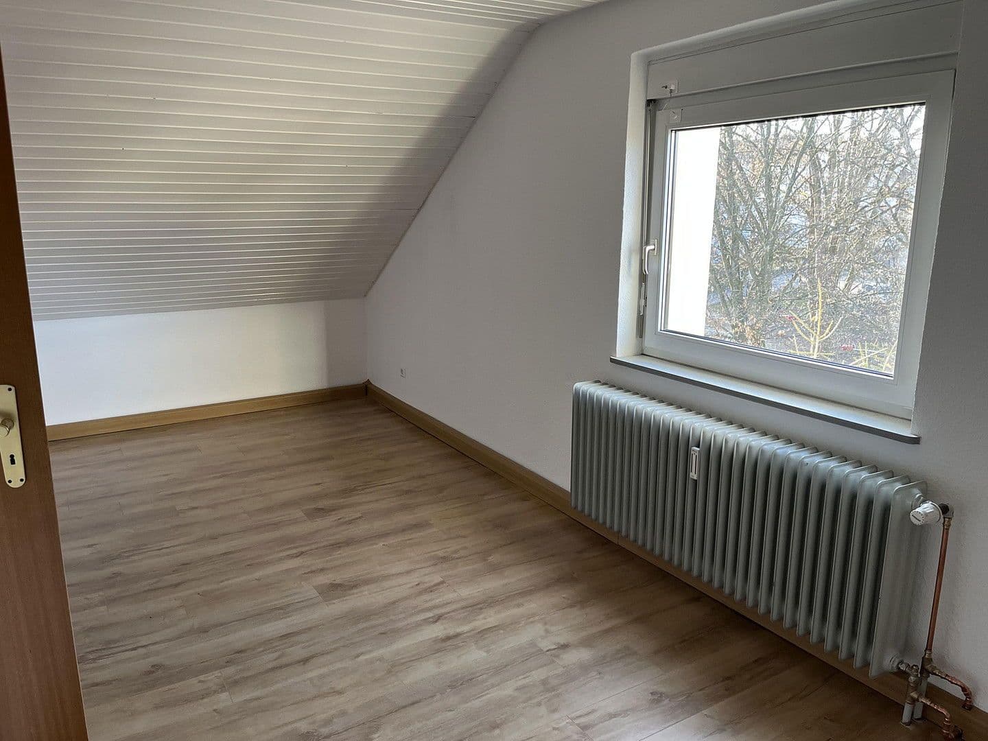 Pronájem bytu 5+1 100 m², Tamm, Bádensko-Württembersko Pronájem bytu 5+1 100 m², Tamm, Bádensko-Württembersko