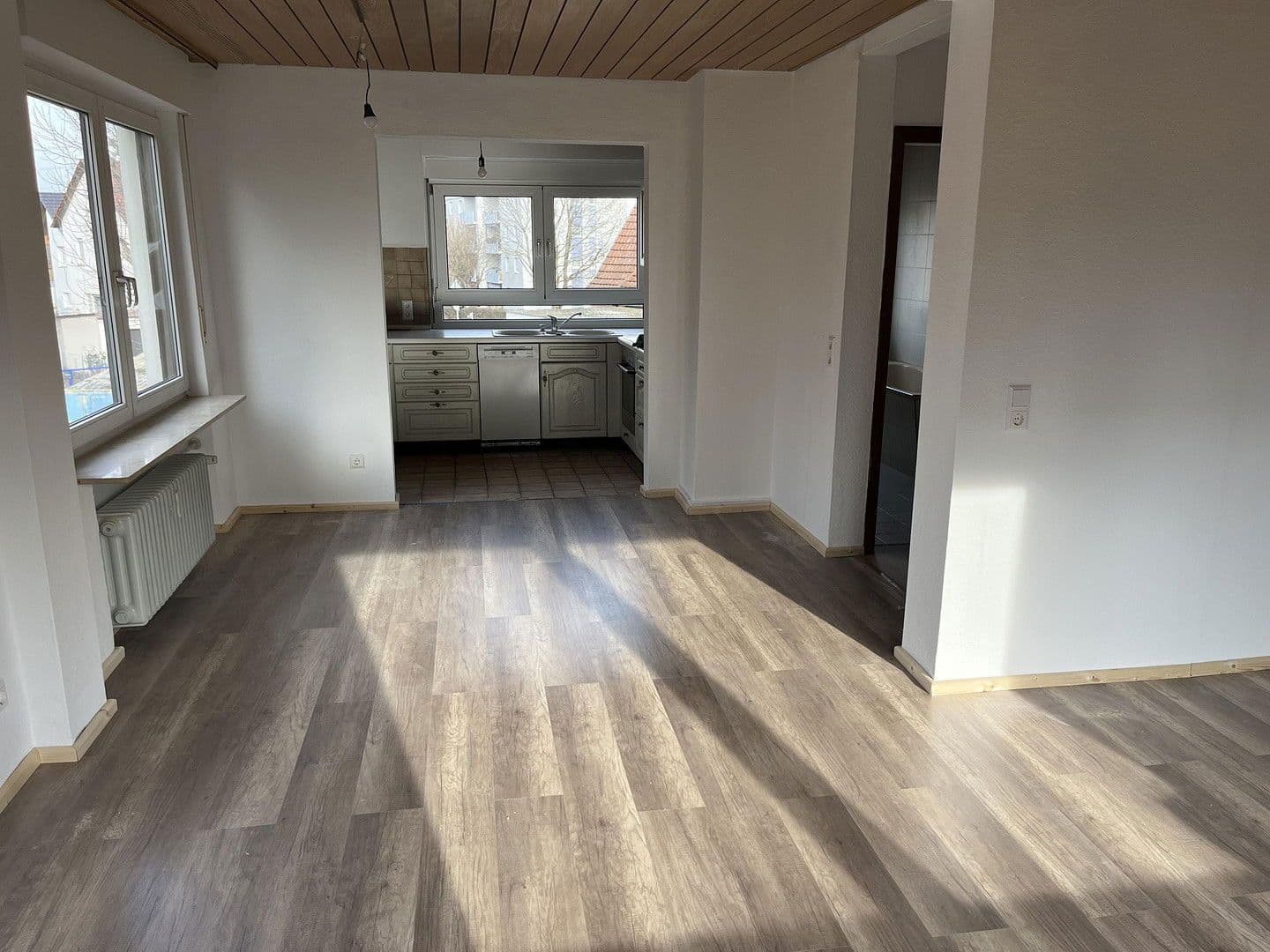 Pronájem bytu 5+1 100 m², Tamm, Bádensko-Württembersko Pronájem bytu 5+1 100 m², Tamm, Bádensko-Württembersko