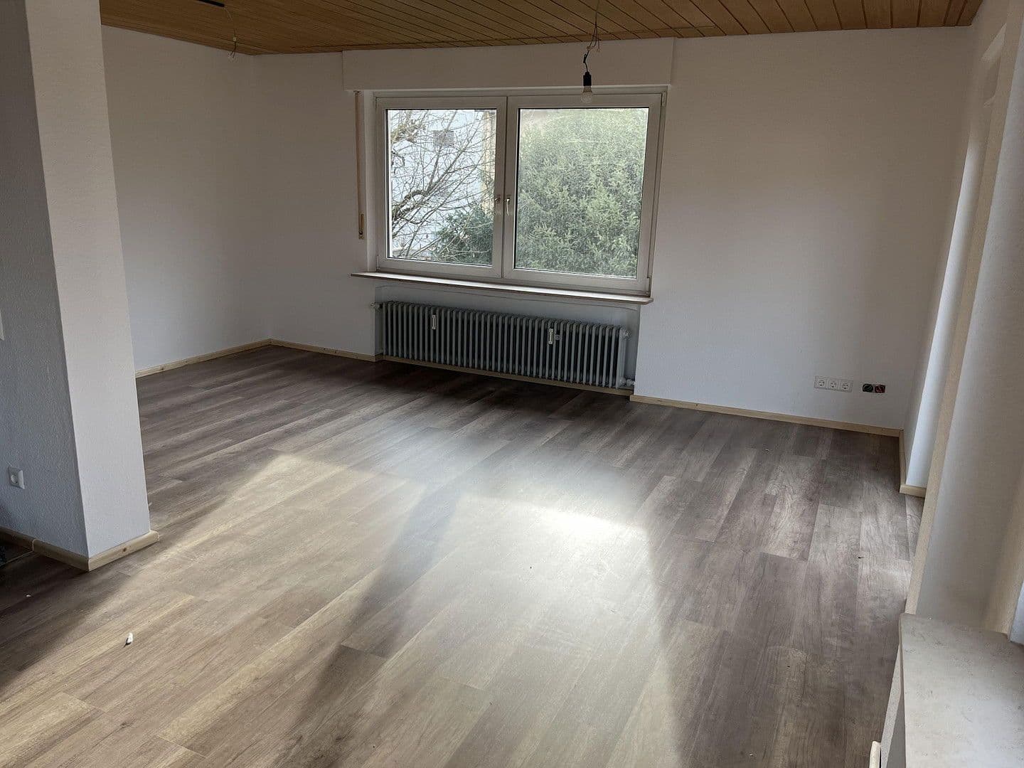 Pronájem bytu 5+1 100 m², Tamm, Bádensko-Württembersko Pronájem bytu 5+1 100 m², Tamm, Bádensko-Württembersko