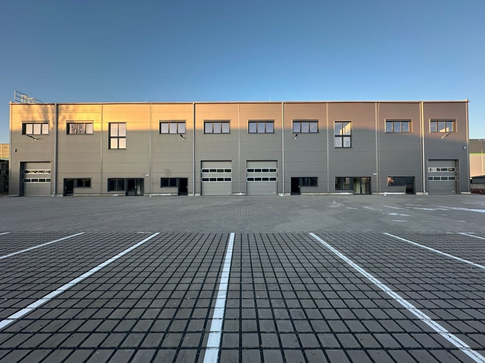 Pronájem nebytového prostoru 2.400 m², K Pérovně, Praha, Praha Pronájem nebytového prostoru 2.400 m², K Pérovně, Praha, Praha