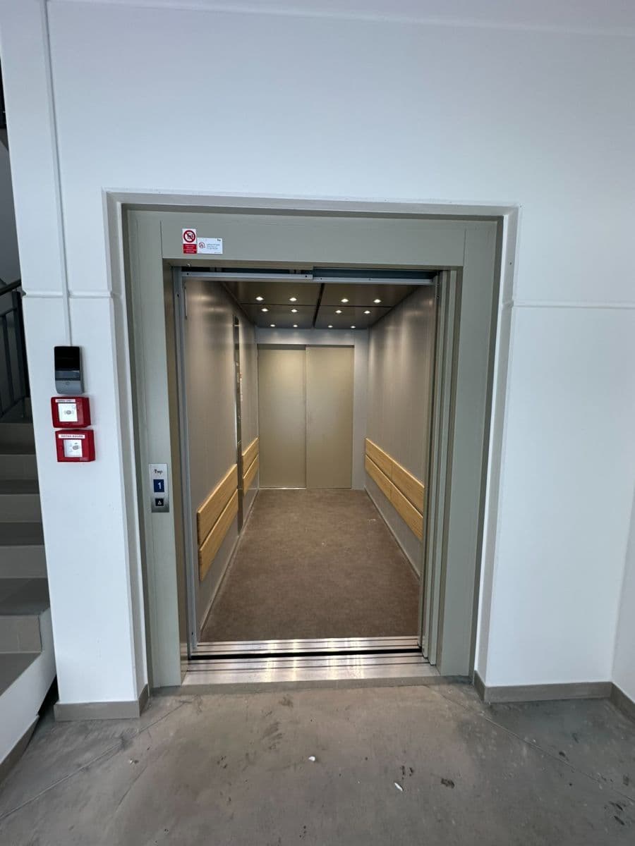 Pronájem nebytového prostoru 2.400 m², K Pérovně, Praha, Praha Pronájem nebytového prostoru 2.400 m², K Pérovně, Praha, Praha