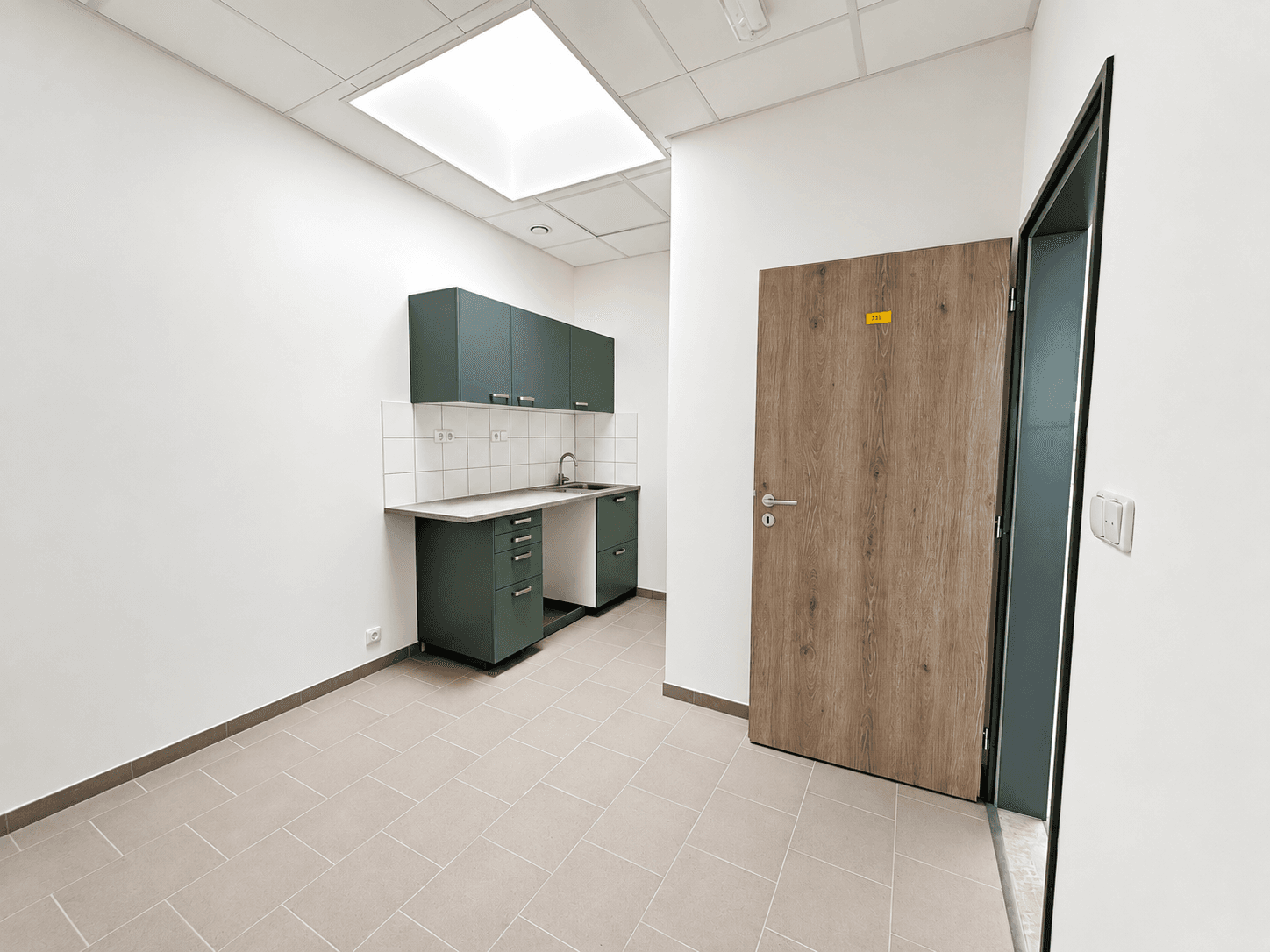 Pronájem nebytového prostoru 580 m², K Pérovně, Praha, Praha Pronájem nebytového prostoru 580 m², K Pérovně, Praha, Praha