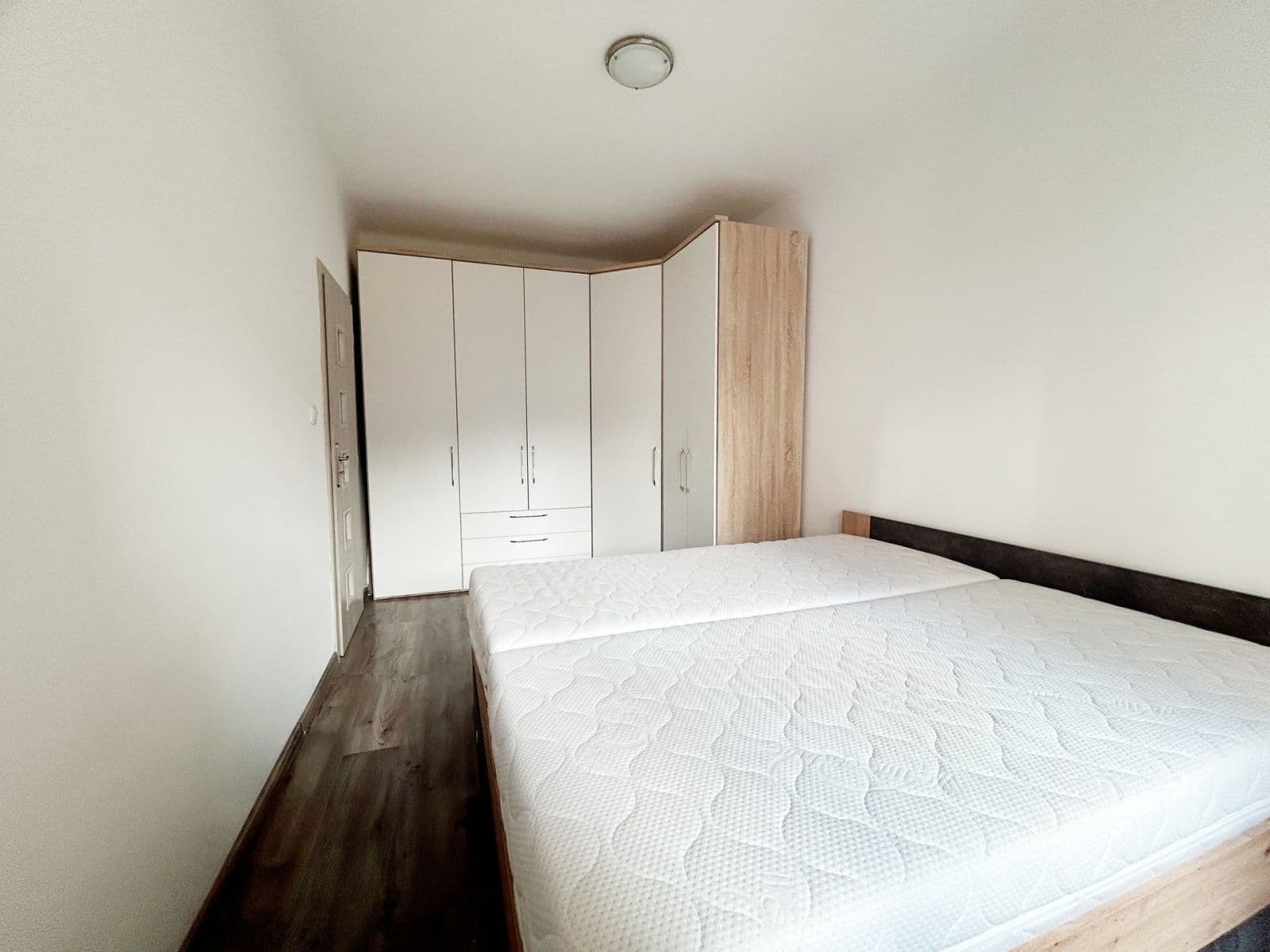 Pronájem bytu 2+kk 48 m², Spojovací, Praha, Praha Pronájem bytu 2+kk 48 m², Spojovací, Praha, Praha