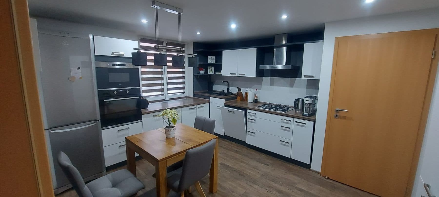 Prodej bytu 5+1 118 m², Sklepní, Chomutov, Ústecký kraj Prodej bytu 5+1 118 m², Sklepní, Chomutov, Ústecký kraj