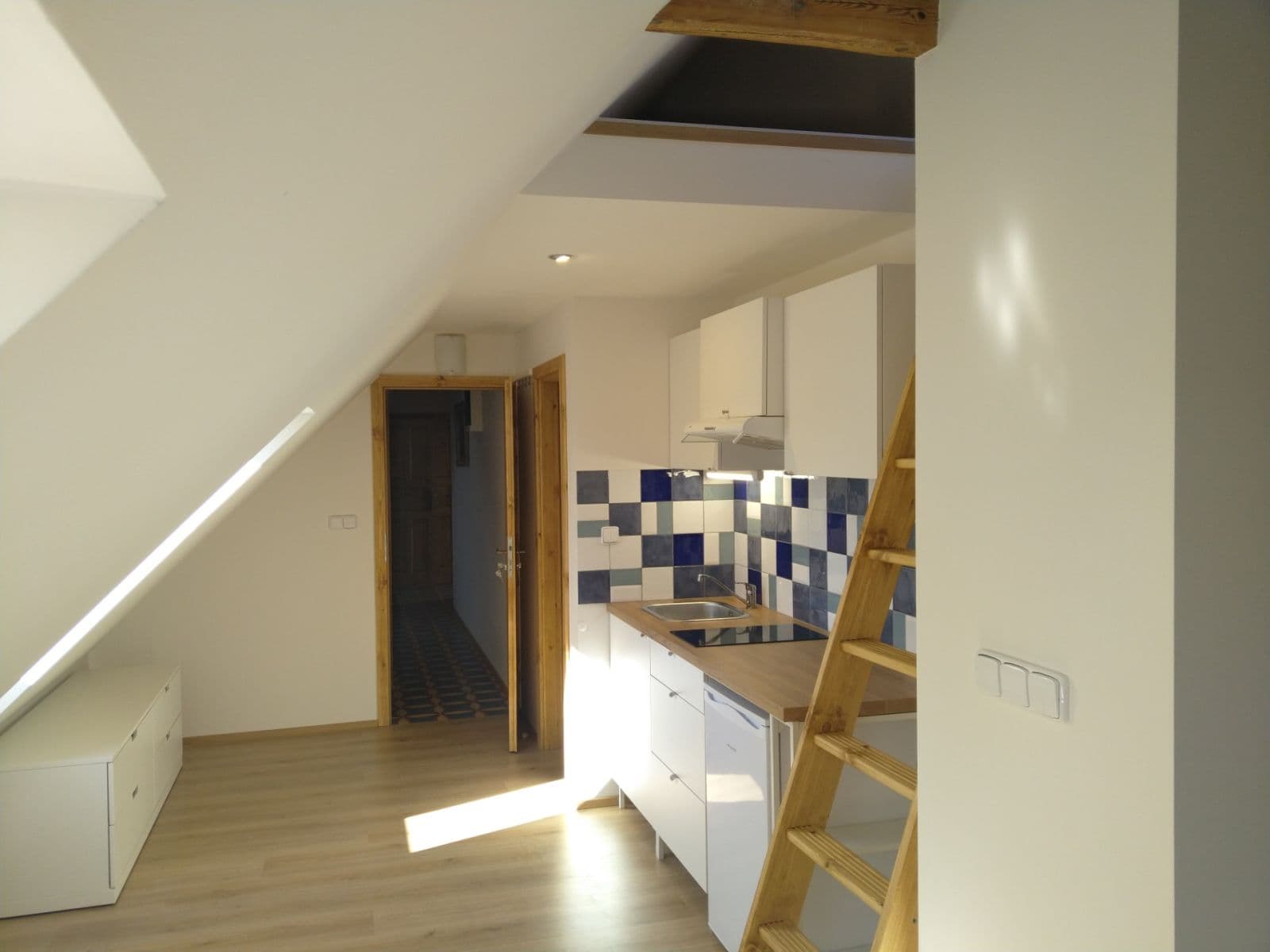 Pronájem bytu 1+kk 42 m², Za Mlýnem, Hostivice, Středočeský kraj Pronájem bytu 1+kk 42 m², Za Mlýnem, Hostivice, Středočeský kraj