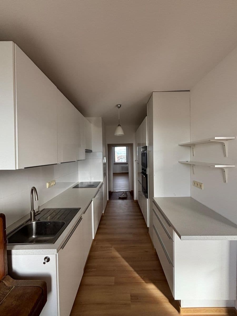 Pronájem bytu 4+1 86 m², Mazurská, Praha, Praha Pronájem bytu 4+1 86 m², Mazurská, Praha, Praha