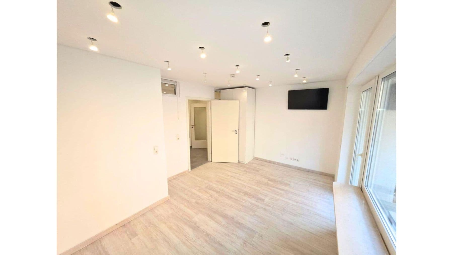 Prodej bytu 3+1 81 m², Scheffelstr. 46, Karlsruhe, Bádensko-Württembersko Prodej bytu 3+1 81 m², Scheffelstr. 46, Karlsruhe, Bádensko-Württembersko