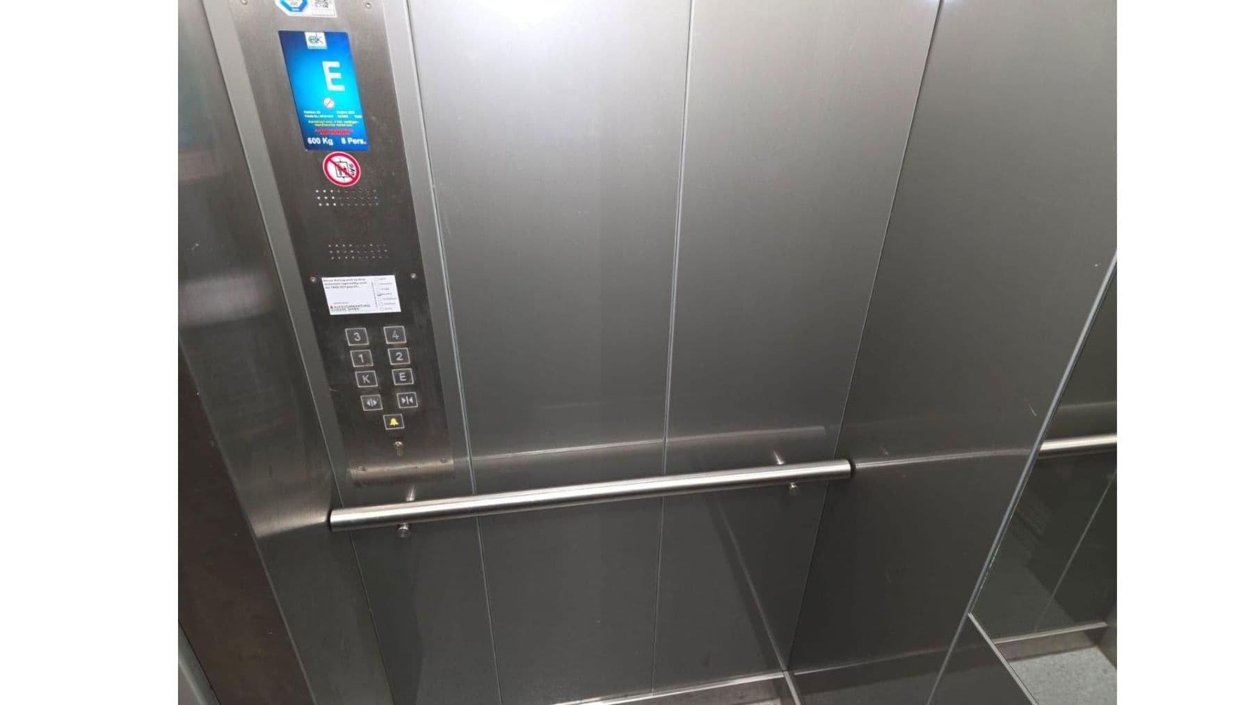 Prodej bytu 3+1 81 m², Scheffelstr. 46, Karlsruhe, Bádensko-Württembersko Prodej bytu 3+1 81 m², Scheffelstr. 46, Karlsruhe, Bádensko-Württembersko