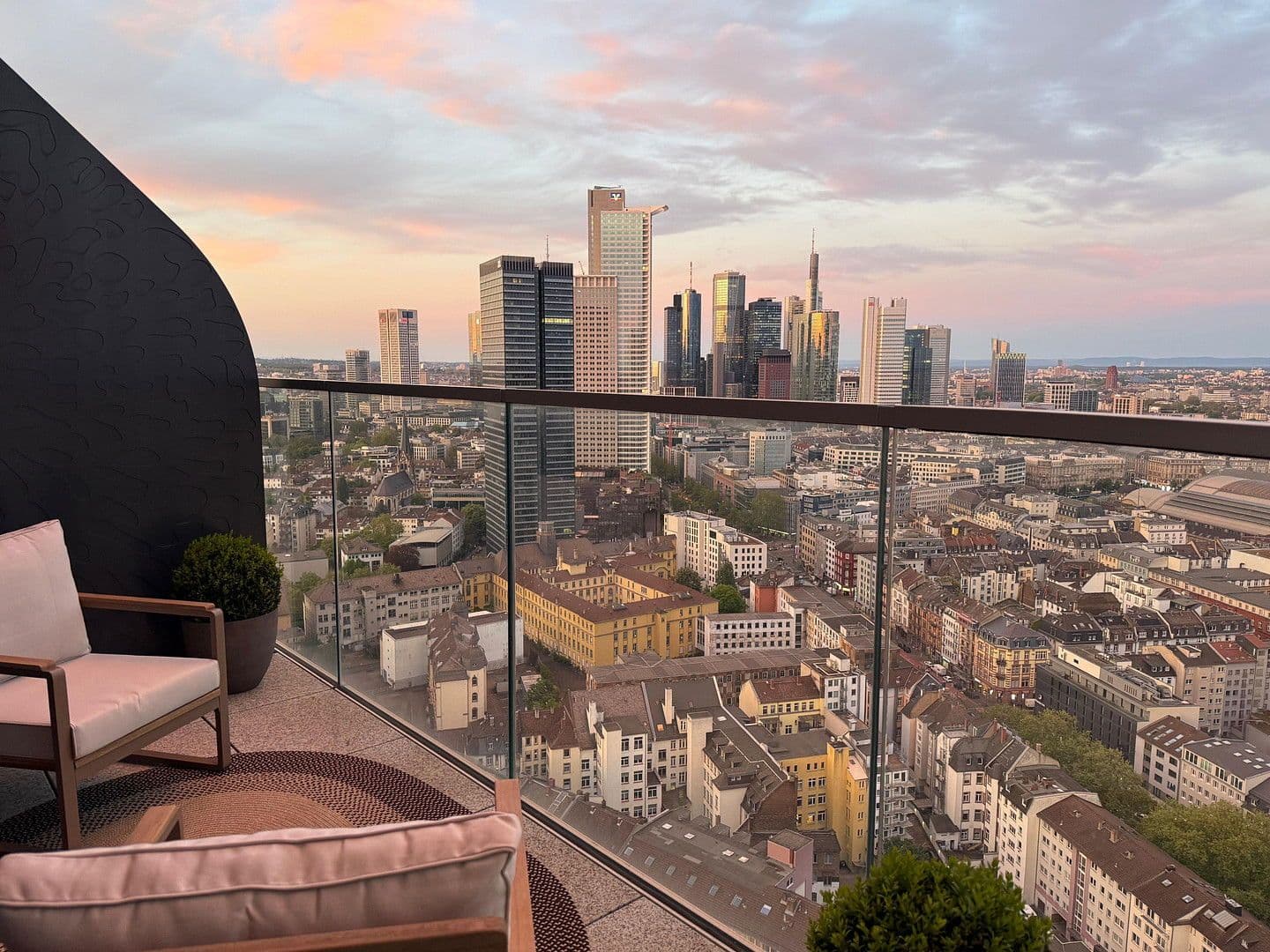 Pronájem bytu 2+1 60 m², Europa-Allee 2, Frankfurt am Main, Hessen Pronájem bytu 2+1 60 m², Europa-Allee 2, Frankfurt am Main, Hessen