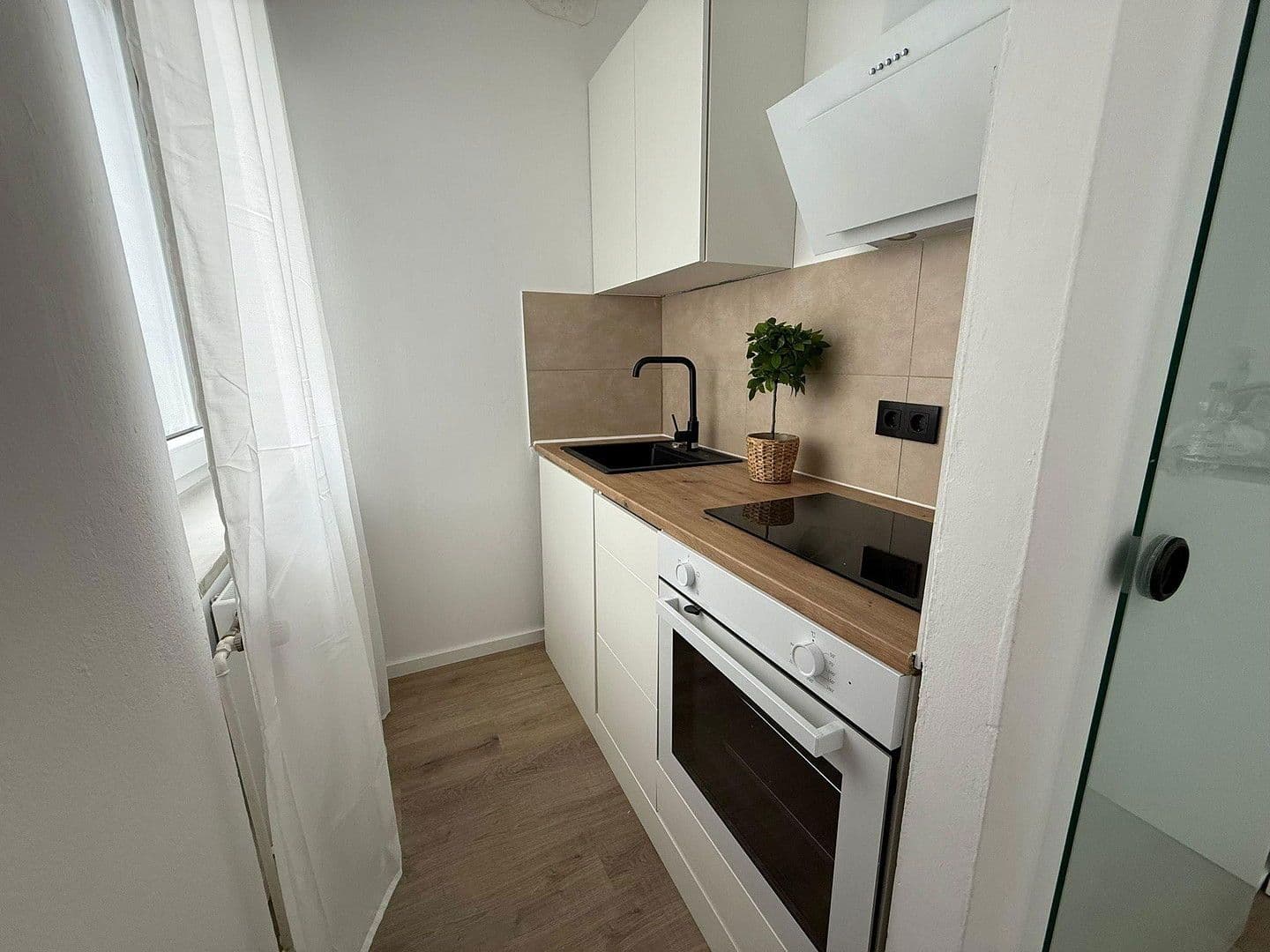 Pronájem bytu 1+1 26 m², Würzburgerring 33, Erlangen, Bavorsko Pronájem bytu 1+1 26 m², Würzburgerring 33, Erlangen, Bavorsko