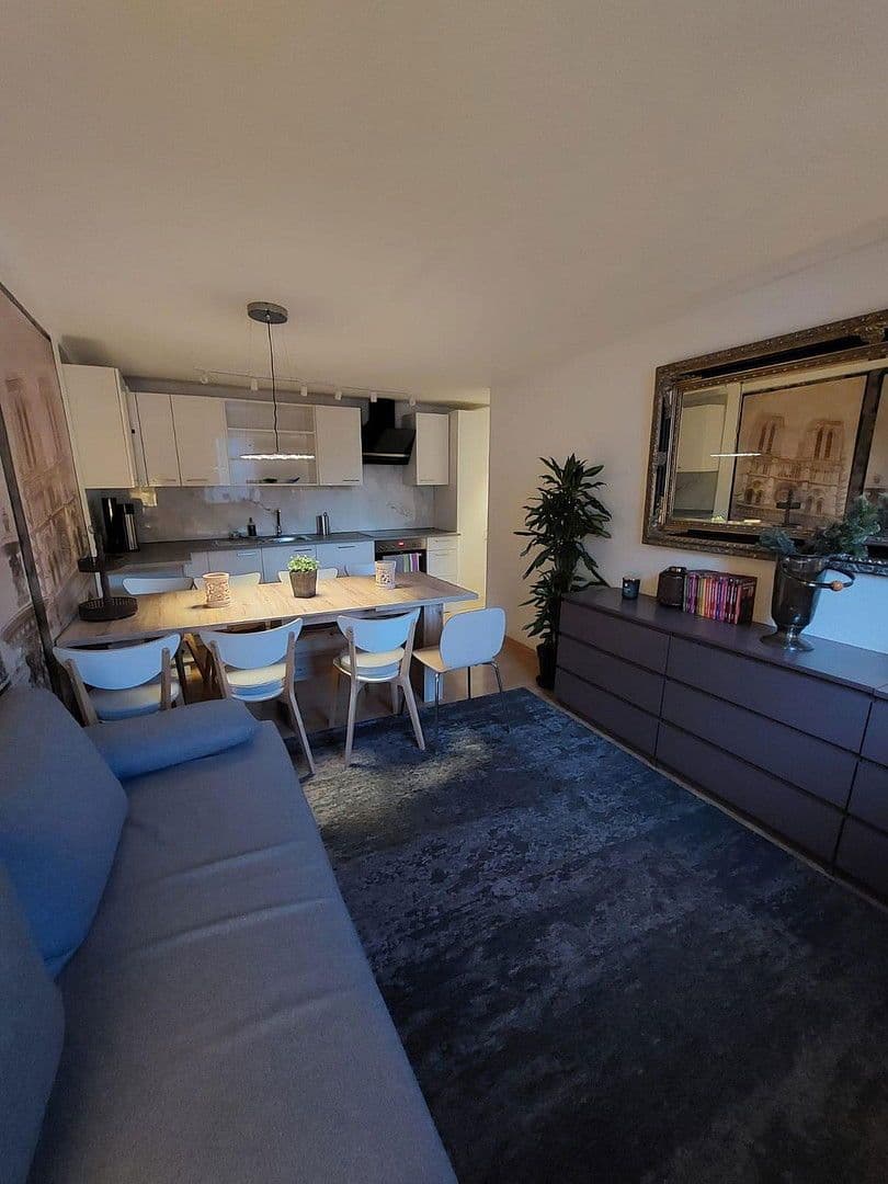 Pronájem bytu 4+1 80 m², Fellbach, Bádensko-Württembersko Pronájem bytu 4+1 80 m², Fellbach, Bádensko-Württembersko