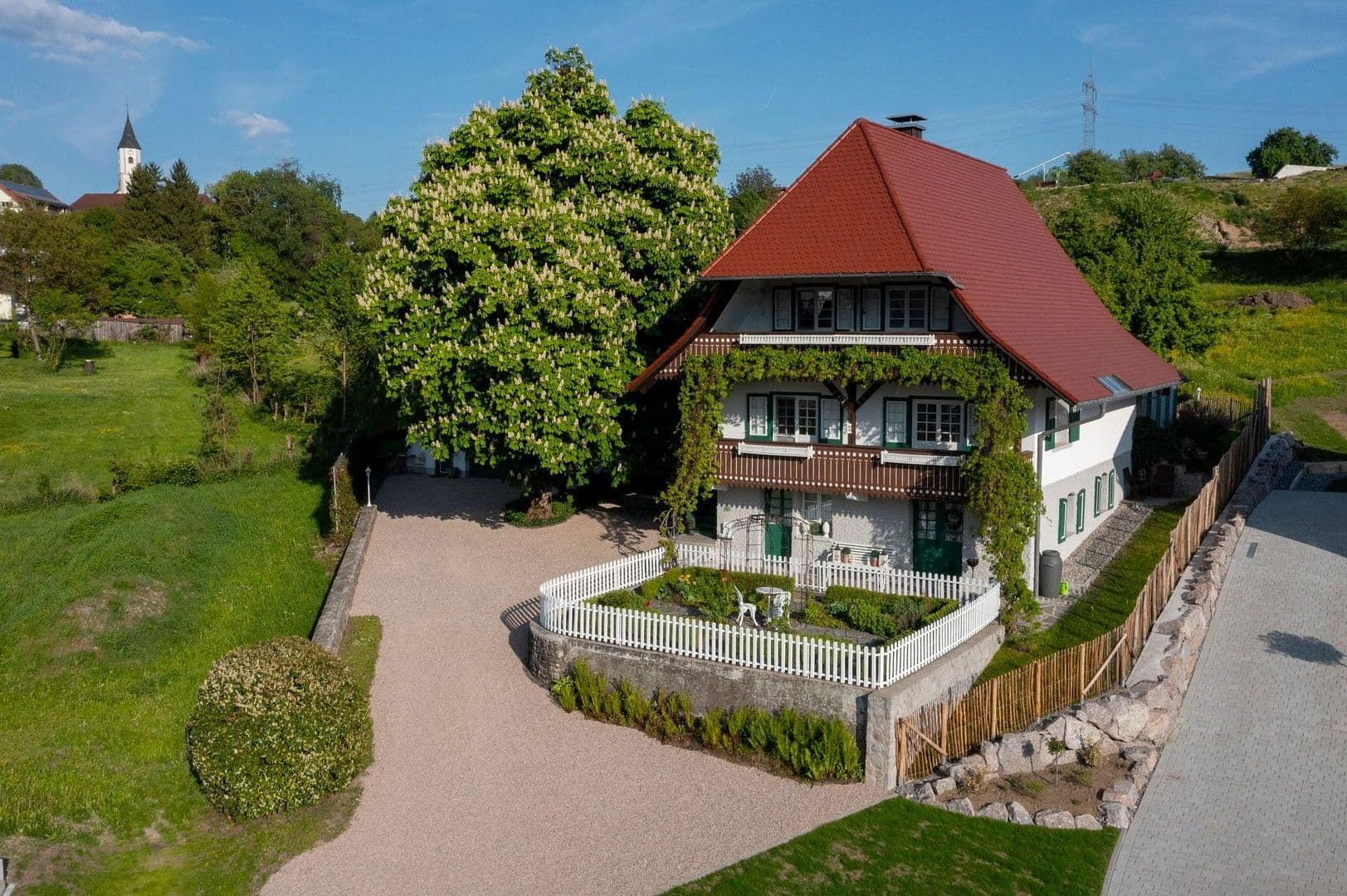 Prodej domu 220 m², pozemek 1.329 m², Stühlingen, Bádensko-Württembersko Prodej domu 220 m², pozemek 1.329 m², Stühlingen, Bádensko-Württembersko