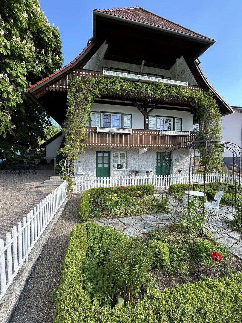 Prodej domu 220 m², pozemek 1.329 m², Stühlingen, Bádensko-Württembersko Prodej domu 220 m², pozemek 1.329 m², Stühlingen, Bádensko-Württembersko