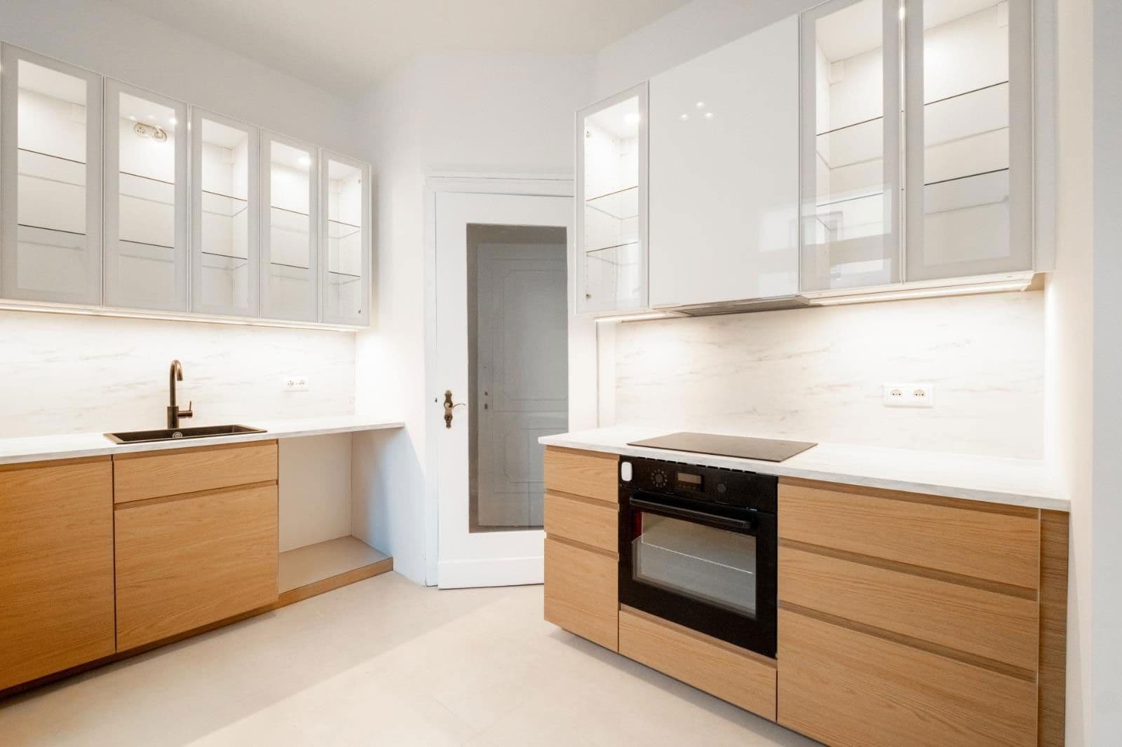 Pronájem bytu 3+1 96 m², Lübeck, Šlesvicko-Holštýnsko Pronájem bytu 3+1 96 m², Lübeck, Šlesvicko-Holštýnsko