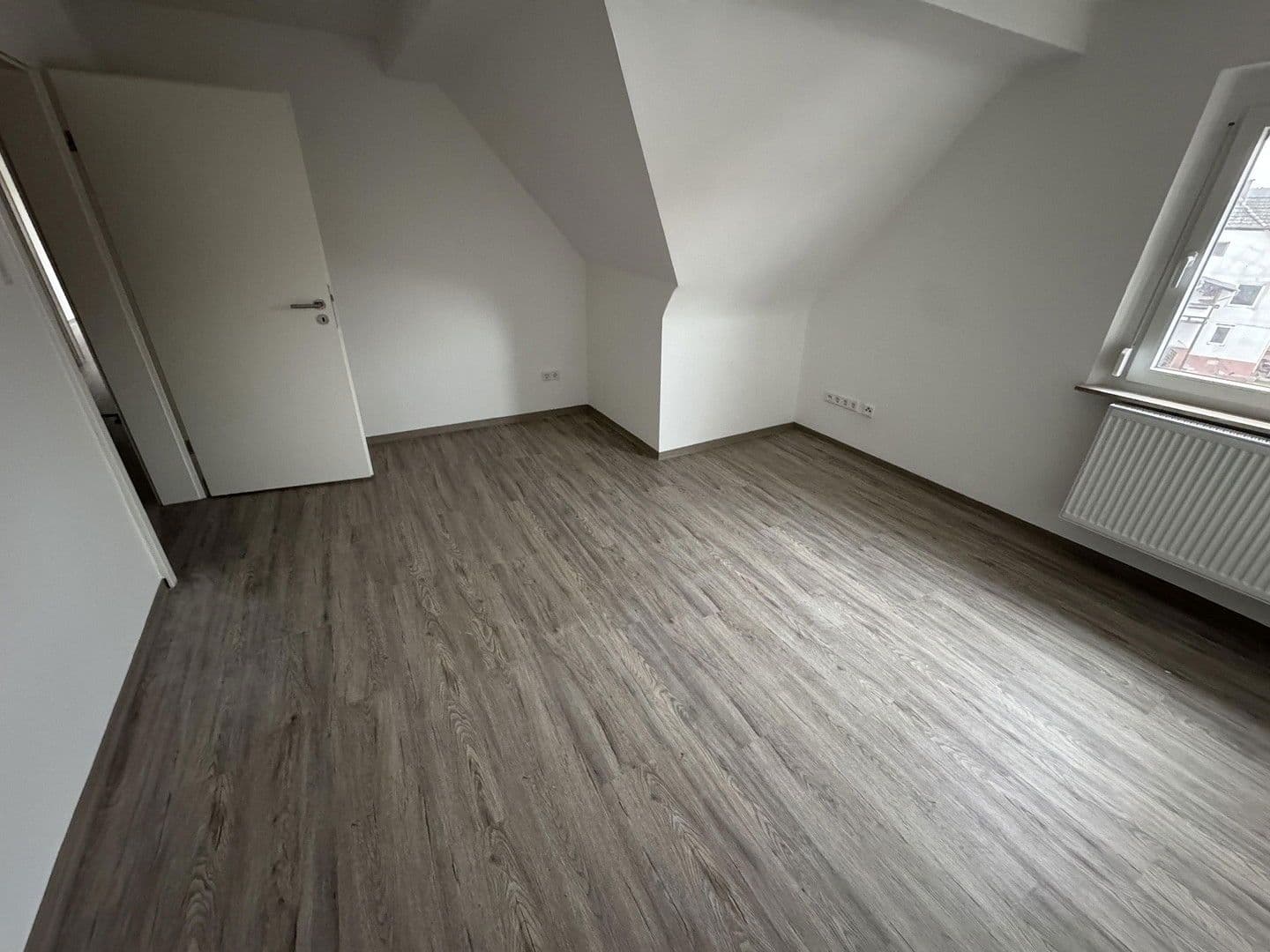 Pronájem bytu 4+kk 155 m², Hintere Dorfstraße 27, Sulzbach am Main, Bavorsko Pronájem bytu 4+kk 155 m², Hintere Dorfstraße 27, Sulzbach am Main, Bavorsko