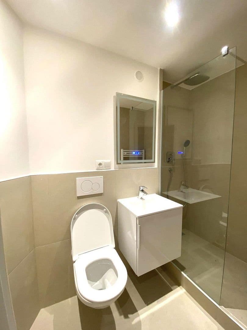 Pronájem bytu 1+kk 27 m², Lerchenauerstr. 12, München, Bavorsko Pronájem bytu 1+kk 27 m², Lerchenauerstr. 12, München, Bavorsko