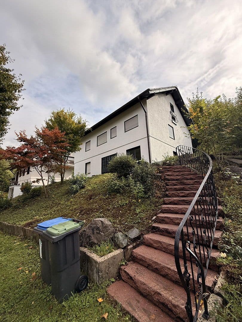 Prodej domu 240 m², pozemek 840 m², Oelmühler Straße 15, Hagen, Severní Porýní-Vestfálsko Prodej domu 240 m², pozemek 840 m², Oelmühler Straße 15, Hagen, Severní Porýní-Vestfálsko