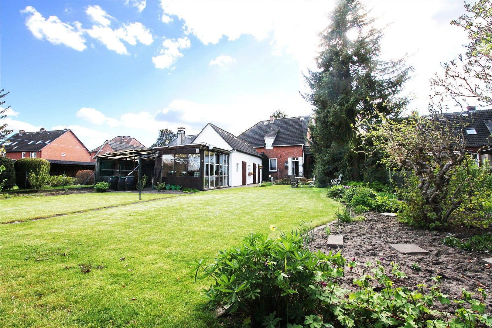 Prodej domu 130 m², pozemek 450 m², Teichstraße 7, Wentorf bei Hamburg, Šlesvicko-Holštýnsko Prodej domu 130 m², pozemek 450 m², Teichstraße 7, Wentorf bei Hamburg, Šlesvicko-Holštýnsko