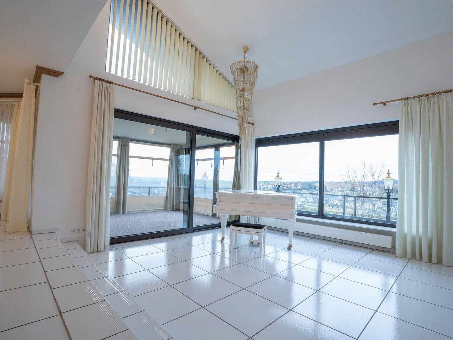 Prodej domu 332 m², pozemek 637 m², Untergruppenbach, Bádensko-Württembersko Prodej domu 332 m², pozemek 637 m², Untergruppenbach, Bádensko-Württembersko