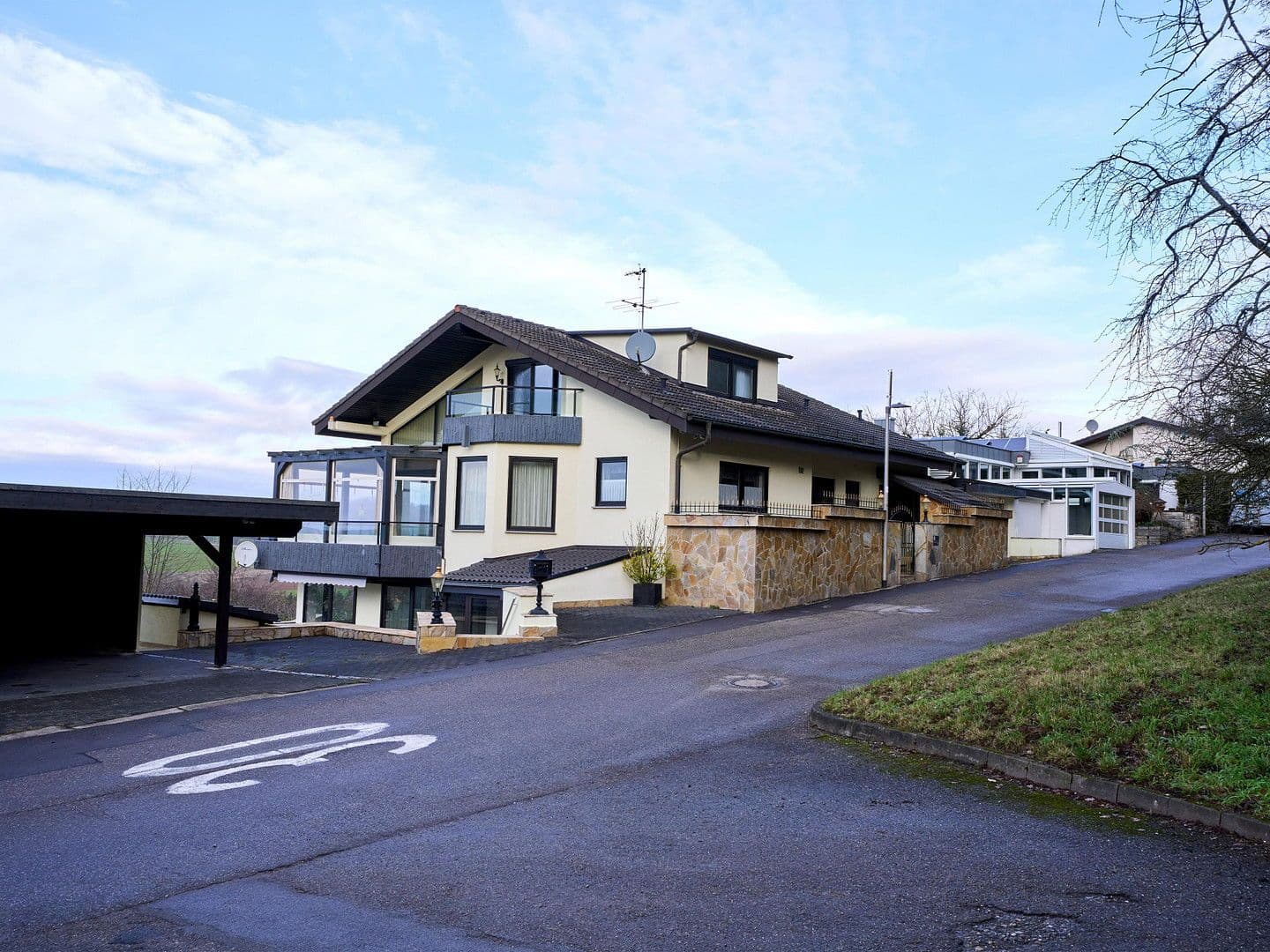 Prodej domu 332 m², pozemek 637 m², Untergruppenbach, Bádensko-Württembersko Prodej domu 332 m², pozemek 637 m², Untergruppenbach, Bádensko-Württembersko