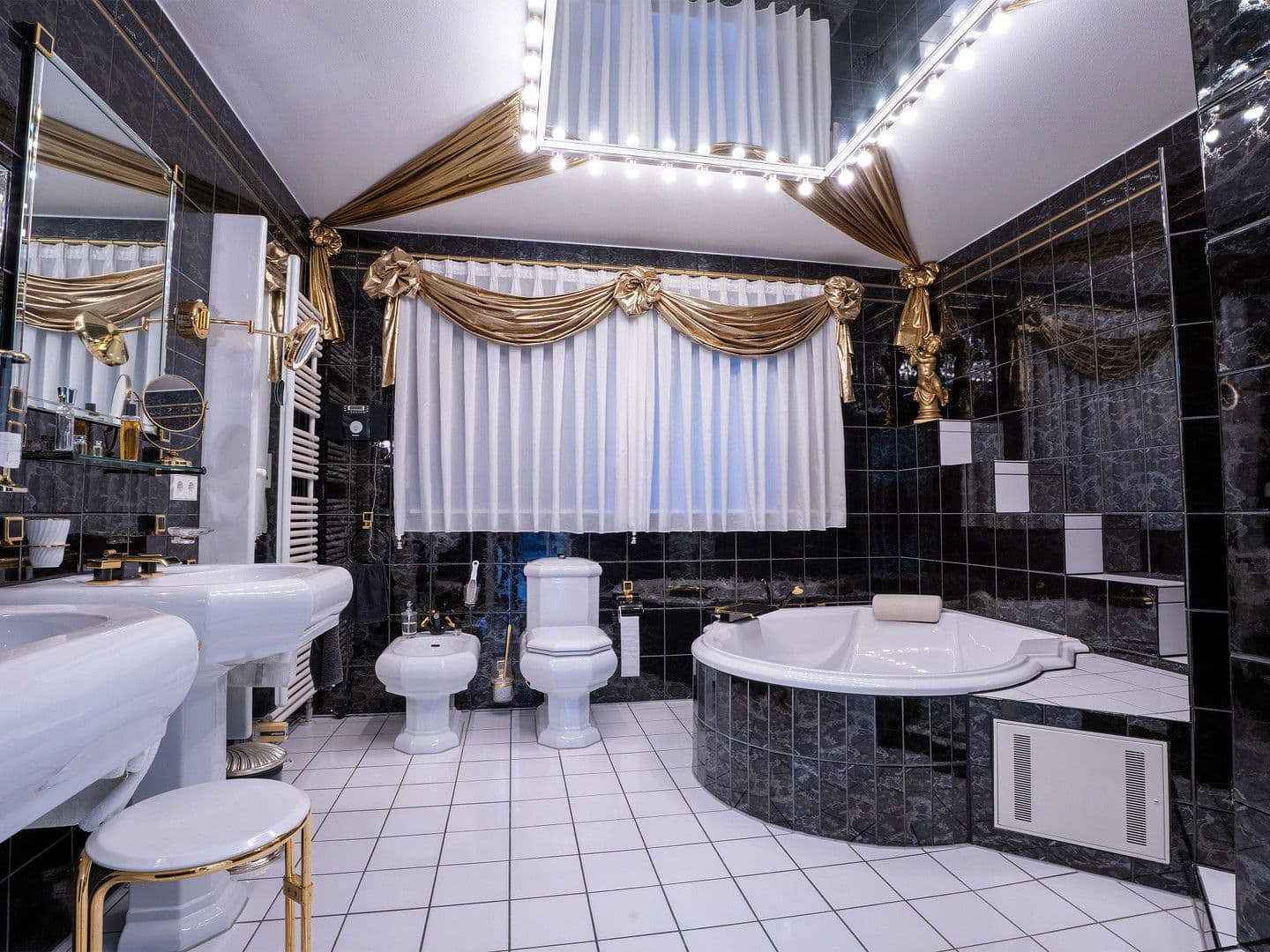 Prodej domu 332 m², pozemek 637 m², Untergruppenbach, Bádensko-Württembersko Prodej domu 332 m², pozemek 637 m², Untergruppenbach, Bádensko-Württembersko