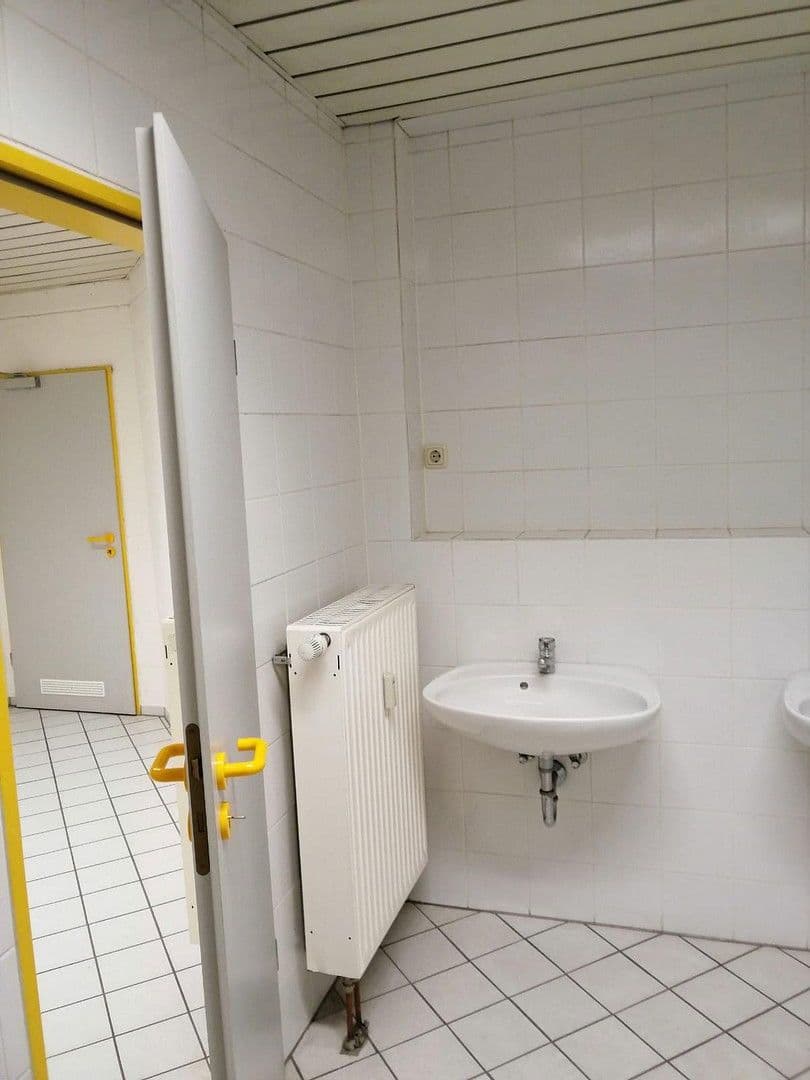 Pronájem nebytového prostoru 279 m², Bahnhofstraße 7, Zeil am Main, Bavorsko Pronájem nebytového prostoru 279 m², Bahnhofstraße 7, Zeil am Main, Bavorsko